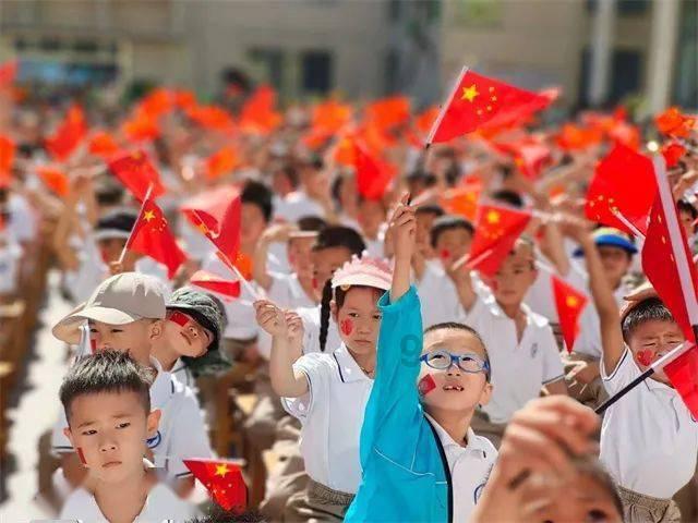 AI两会90秒 | 重庆两会大幕开启 政协成绩单出炉
